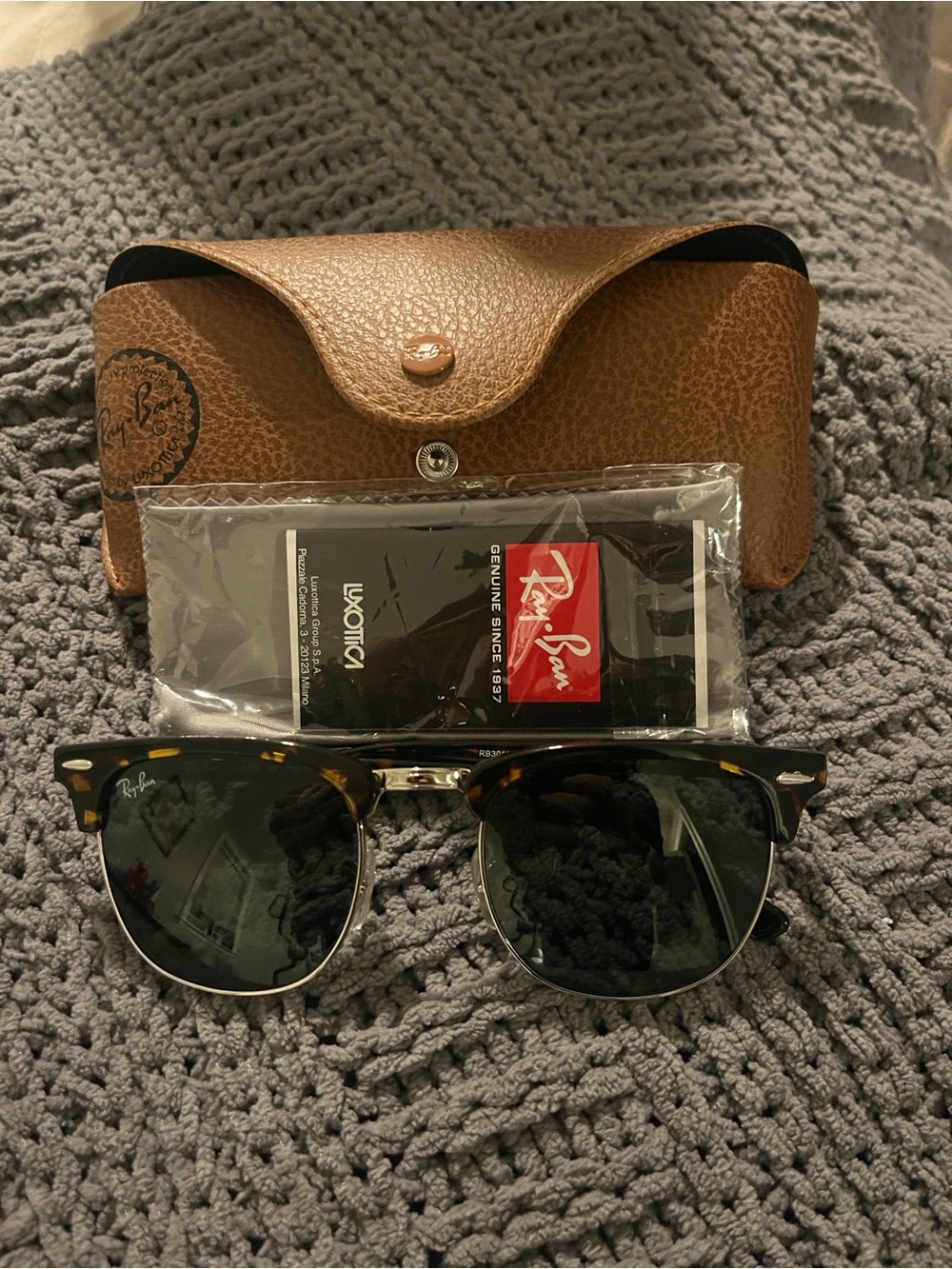 Ray-Ban Clubmaster Sunglasses RB3016 Tortoise Frame with Green Lenses
